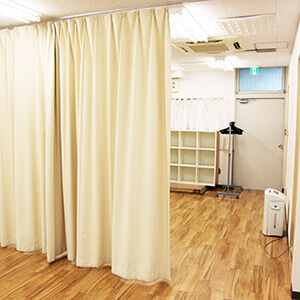 スタジオＬ仕切りカーテン